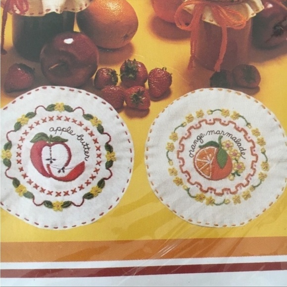 THE CREATIVE CIRCLE Stitchery Kit Canning Jar Lids - Picture 4 of 10